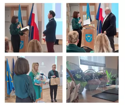 Zdjęcia przedstawiające podziękowania dla Pani dyrektor Gminnej Biblioteki Publicznej w Pawonkowie, prof. Tomaszowi Sulejowi i Panu Markowi Błyszcz za początkowe działania na rzecz utworzenia pierwszej wystawy muzeum.