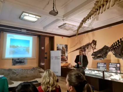 Zdjęcie z prezentacji dr Grzegorza Niedźwiedzkiego.